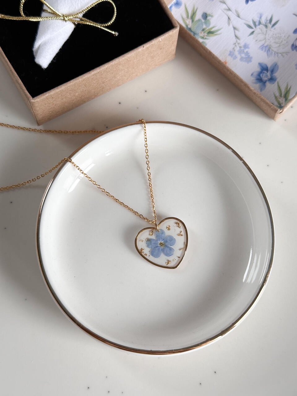 Ręcznie Robiony Naszyjnik Serce z Niezapominajką – Romantyczny Prezent z Prawdziwym Kwiatem - obrazek 4
