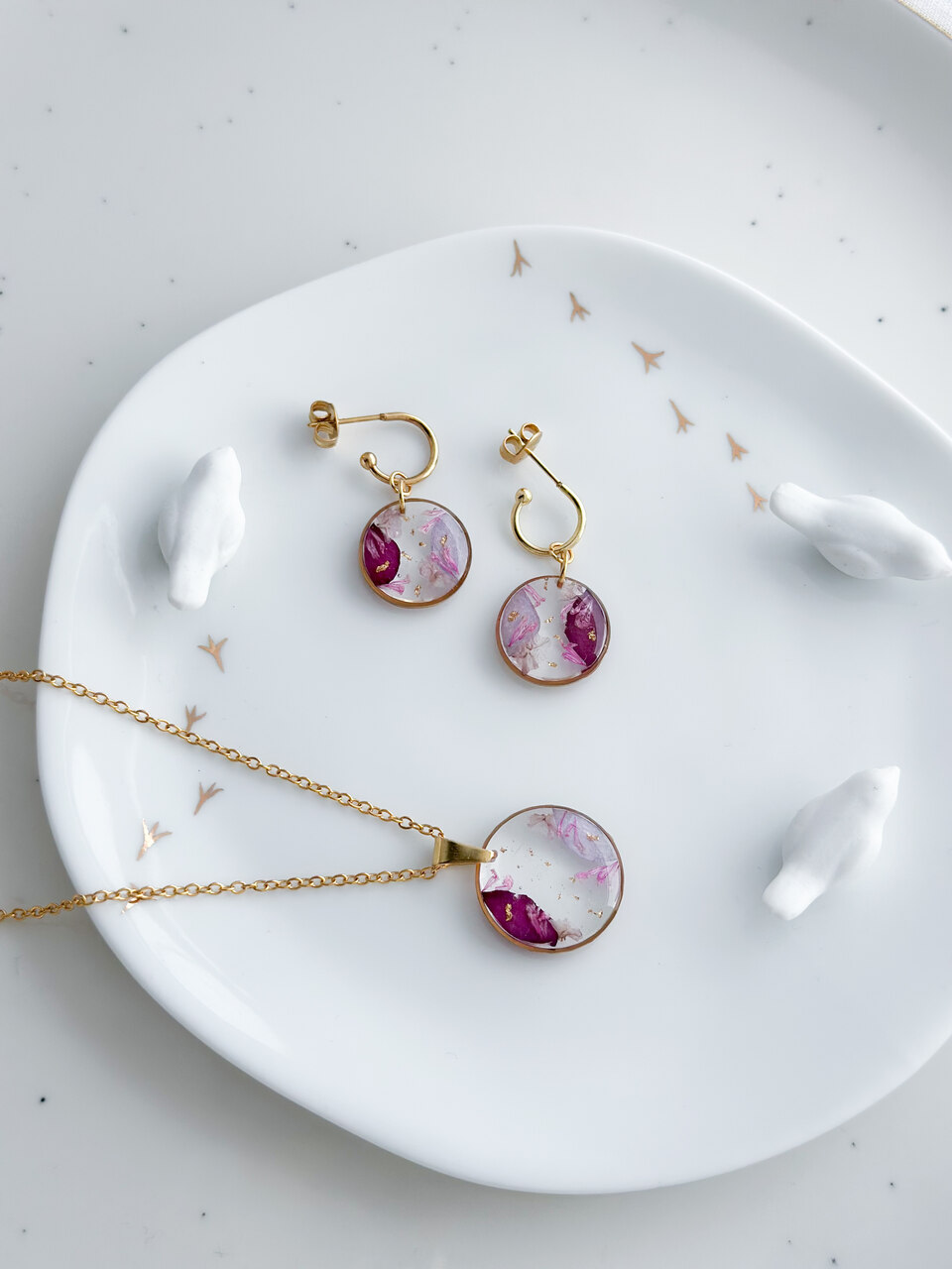 Zestaw biżuterii z goździkiem i hortensją - obrazek 4