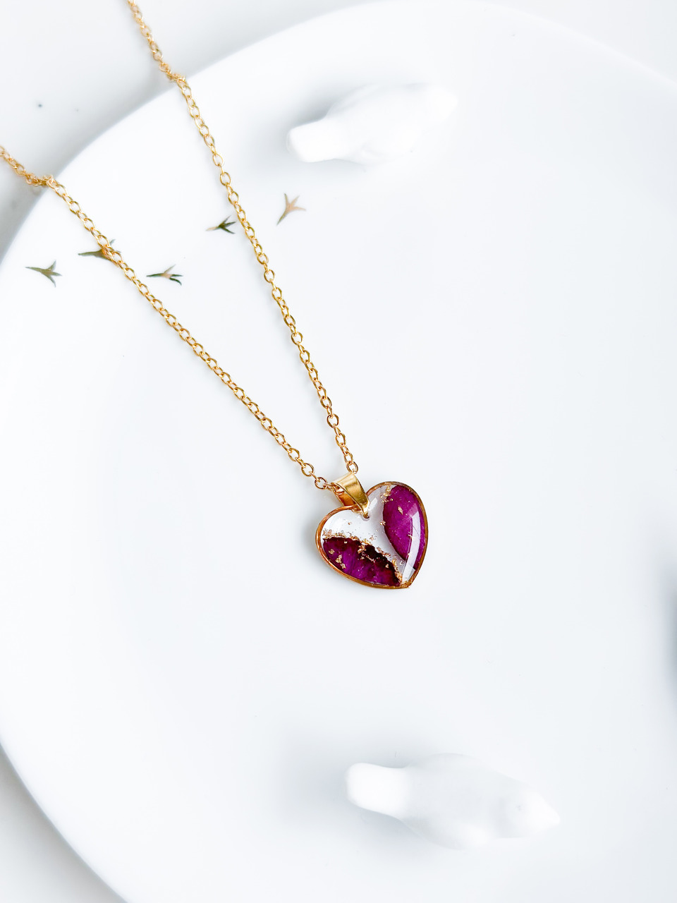 Naszyjnik z goździkiem serce - obrazek 2