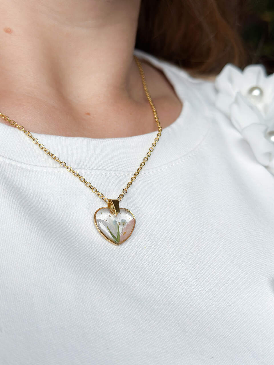 naszyjnik z kwiatami, biżuteria handmade, rękodzieło, naszyjnik z różą, naszyjnik z hortensją, naszyjnik z gipsówką, biżuteria z żywicy, prezent dla niej, naszyjnik serce, unikalna biżuteria