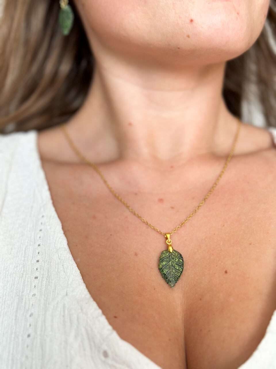 Ręcznie malowany naszyjnik liść