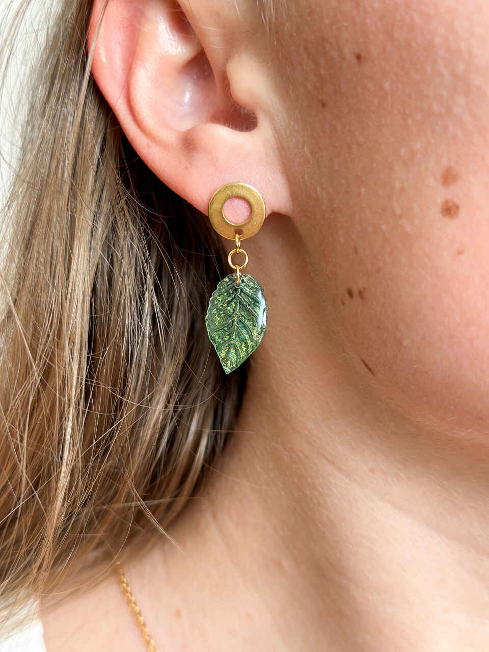 Ręcznie malowane kolczyki liść - obrazek 2