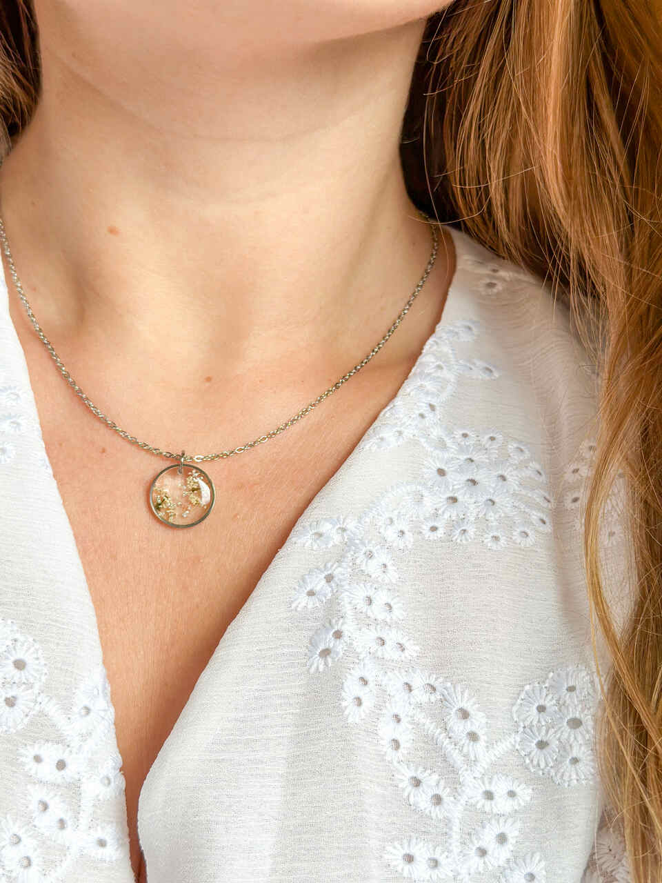 Naszyjnik z prawdziwych kwiatów marchwi zwyczajnej - obrazek 3