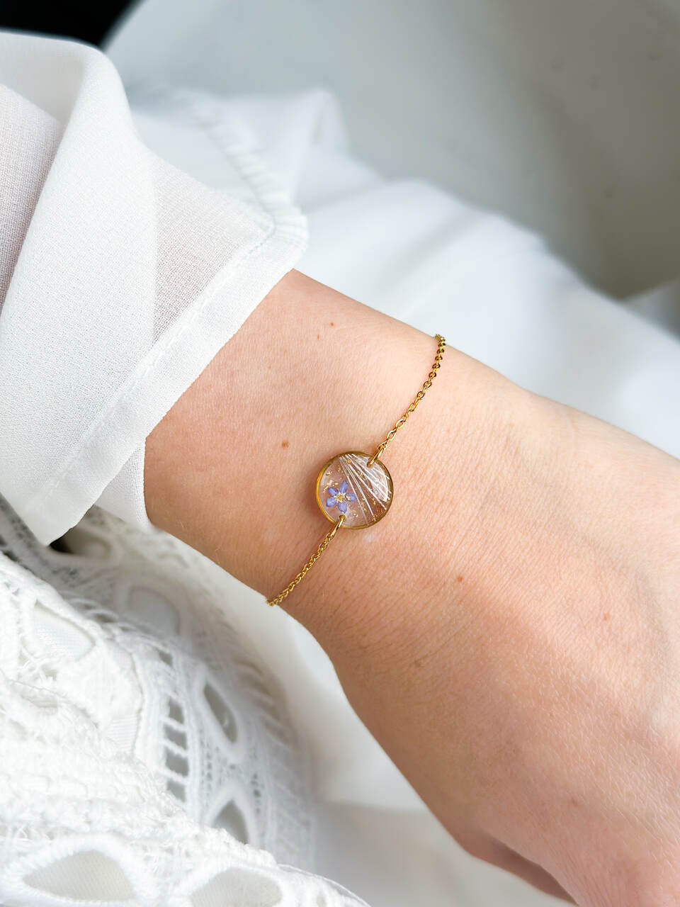 bransoletka z sierścią zwierzaka, bransoletka z wibrysami, bransoletka z niezapominajką