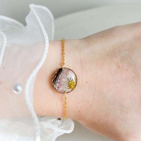 bransoletka z sierścią pupila, bransoletka z sierścią psa, bransoletka z sierścią kota, biżuteria z sierścią zwierząt, biżuteria z sierścią pupila, bransoletka personalizowana, bransoletka handmade, pamiątka po pupilu, biżuteria pamiątkowa, bransoletka ze stokrotką, biżuteria z kwiatami, bransoletka z żywicy, bransoletka z kwiatem w żywicy, biżuteria z żywicy epoksydowej, ręcznie robiona bransoletka, prezent dla miłośnika zwierząt, pamiątka po psie, pamiątka po kocie, personalizowana biżuteria, unikatowa bransoletka handmade, biżuteria z prawdziwym kwiatem